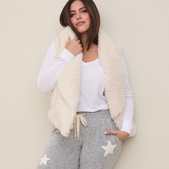 TORRID Sherpa Drape Vest - Powder Puff - Size 6X - Picture 2 of 16